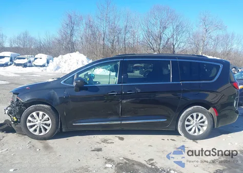 2017 Chrysler Pacifica Touring-L из США, поврежденный, VIN 2C4RC1BG2HR832004